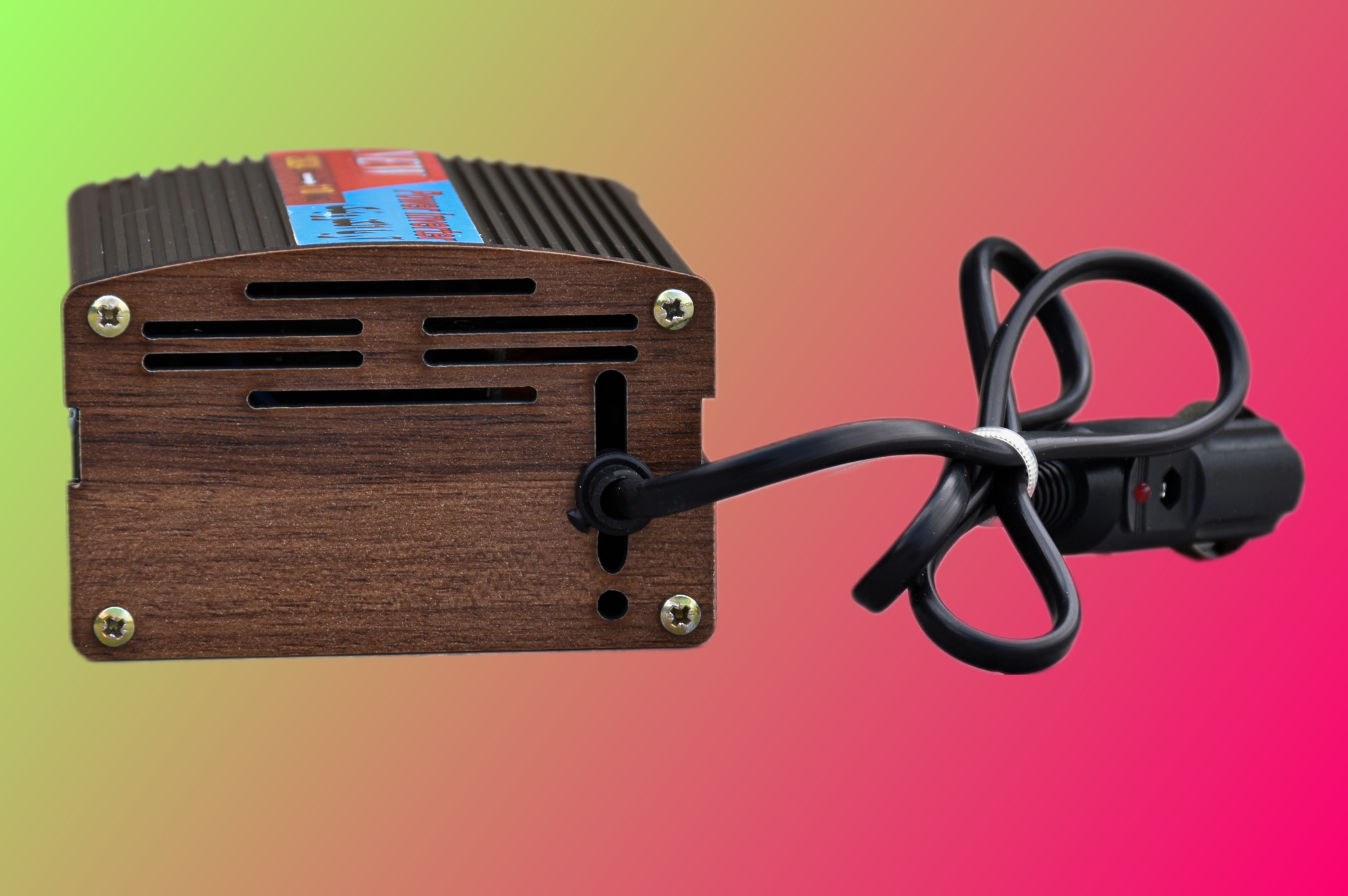 اینورتر برق ۲۴ به ۲۲۰ برای داخل کابین خودرو